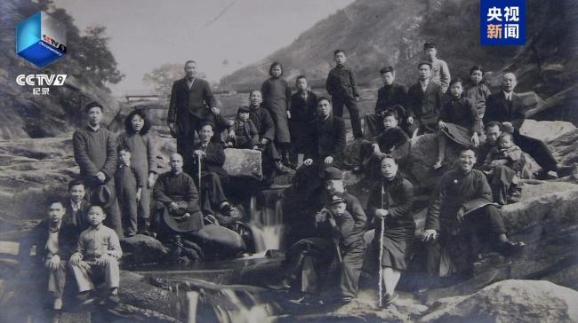 很多年，很多东谈主，很多事！因为故宫·《百年看管》