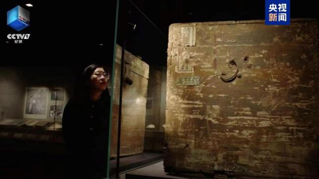 很多年，很多东谈主，很多事！因为故宫·《百年看管》